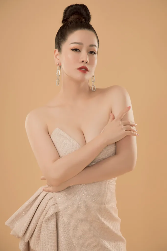 Nhật Kim Anh khoe nhan sắc xinh đẹp tuổi 40 5