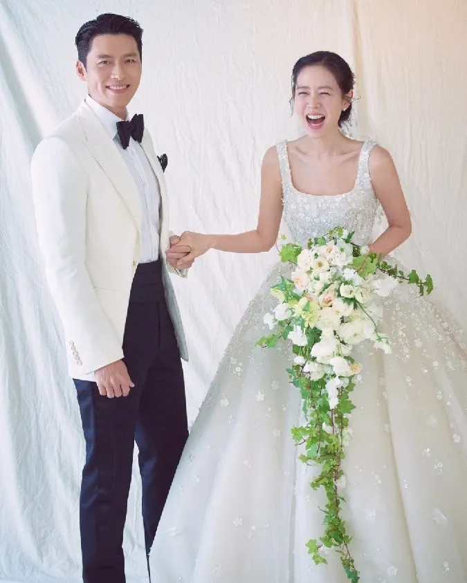 Những bộ váy cưới của Son Ye Jin mặc trong đám cưới thế kỳ có giá bao nhiêu? 1