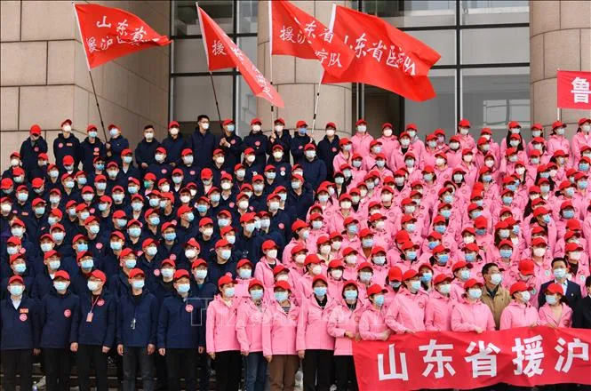 Trung Quốc cử 10.000 nhân viên y tế đến Thượng Hải hỗ trợ chống dịch