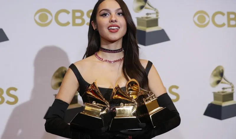  Olivia Rodrigo thắng 3 giải ở Grammy 2022
