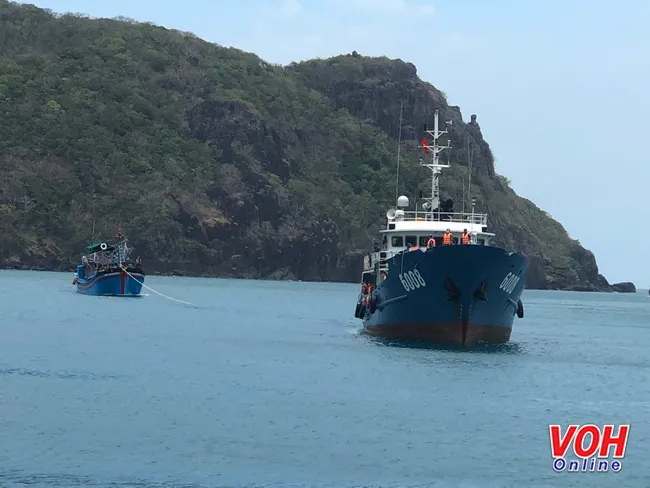 Bộ Tư lệnh Vùng Cảnh sát biển 3 cứu nạn thành công tàu cá cùng 3 ngư dân tỉnh Ninh Thuận gặp nạn 1