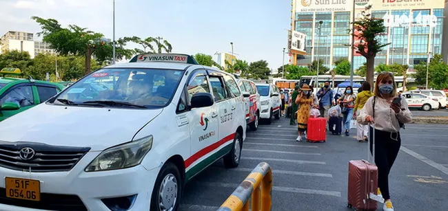 Tin nóng trưa 7/4: Tân Sơn Nhất lên phương án tăng cường xe taxi dịp lễ 30/4 2