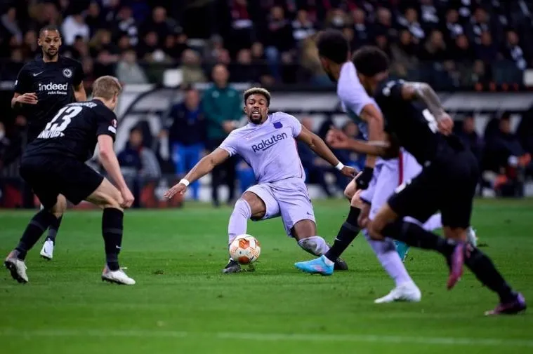 Barca hòa nhọc trên sân Frankfurt - Roma thua ngược Bodo/Glimt
