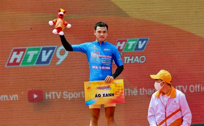 Chặng 4 Cúp Truyền hình TPHCM 2022:Tay đua Nguyễn Tấn Hoài lần đầu nhất chặng, đoạt áo xanh tổng sắp 2