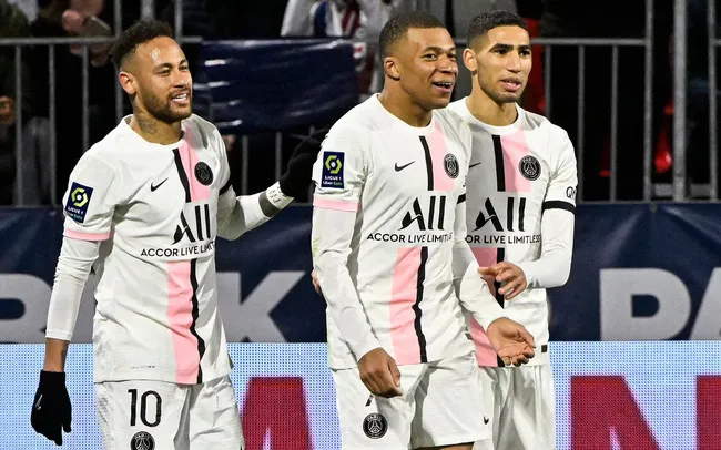 Mbappe và Neymar cùng lập hat-trick giúp PSG thắng hủy diệt Clermont