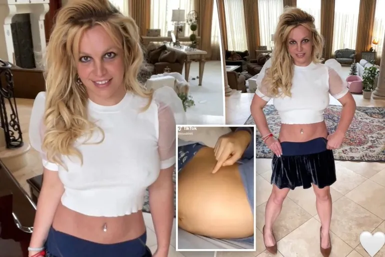   Chính Britney cũng đã đăng tải hình ảnh vòng eo to gây sửng sốt, đã có rất nhiều đồn đoán xuất hiện (Ảnh: Daily Mail).