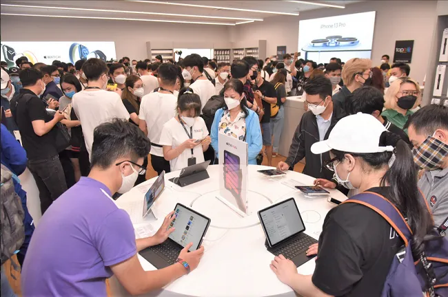 TopZone ra mắt cửa hàng ủy quyền Apple cao cấp có diện tích lớn nhất Việt Nam tại TP.HCM 4