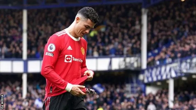 Người hâm mộ MU muốn Ronaldo ra đi - Chelsea đang trong quá trình tìm kiếm chủ mới