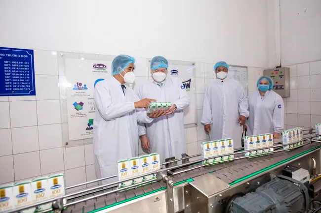 Tân đại sứ Hoa Kỳ tại Việt Nam thăm nhà máy sữa Vinamilk tại Cần Thơ 2