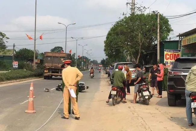 Tin tức tai nạn giao thông hôm nay 13/4/2022: Tai nạn liên hoàn, một nữ sinh tử vong 3