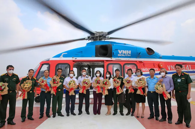Tin nóng trưa 13/4: Tour du lịch ngắm TP Hồ Chí Minh bằng trực thăng 2