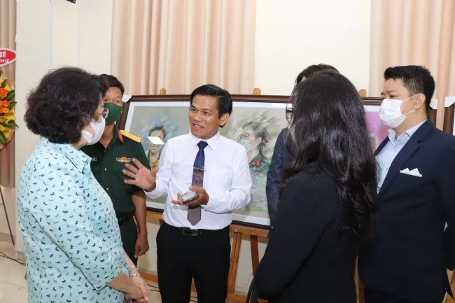 TPHCM tặng hơn 600 hiện vật cho Bảo tàng Mặt trận Tổ quốc Việt Nam 2