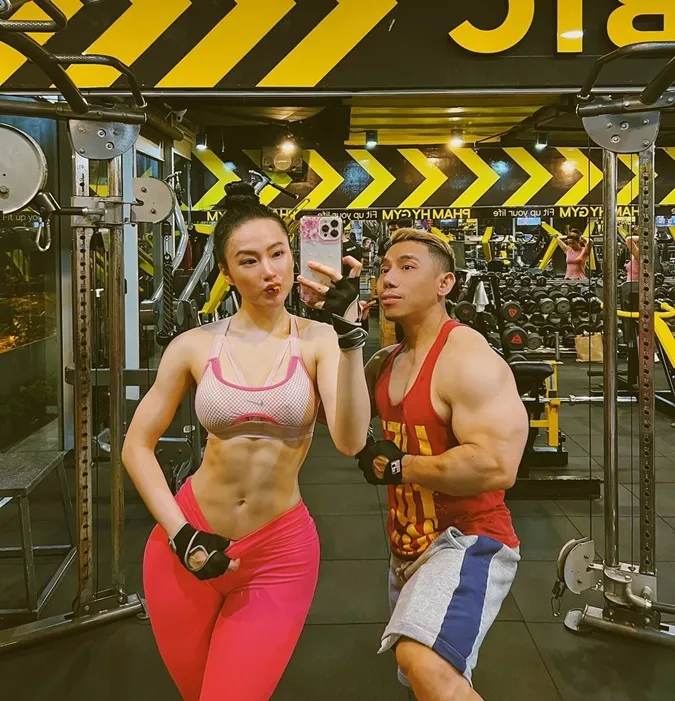 Angela Phương Trinh cởi áo, netizen hút hồn vì body săn chắc 3