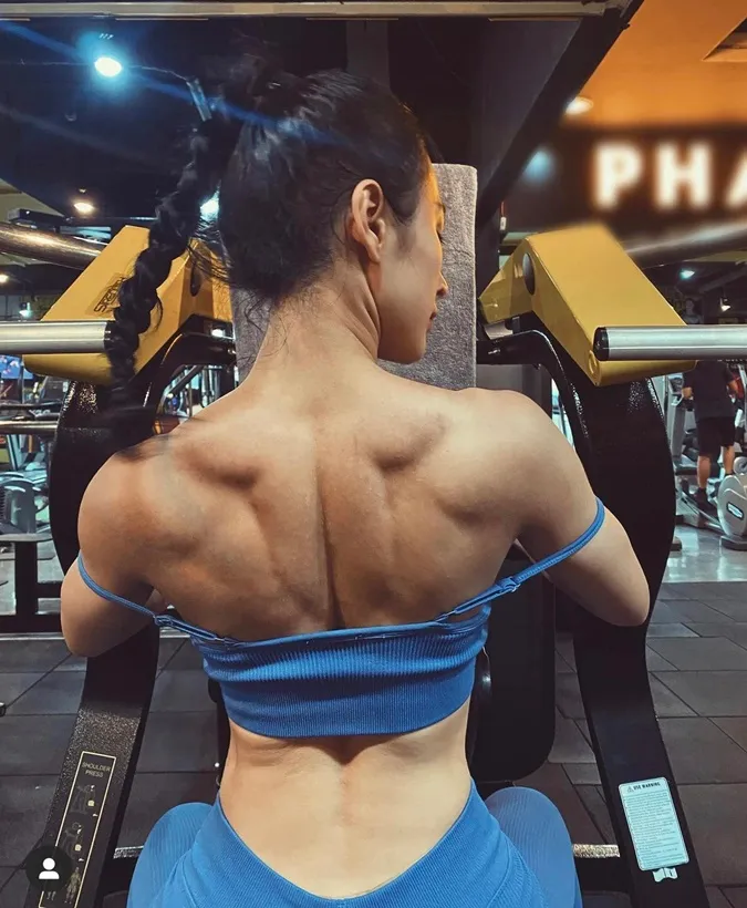 Angela Phương Trinh cởi áo, netizen hút hồn vì body săn chắc 1