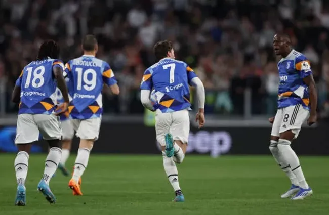 Juventus hòa thất vọng tại Serie A - Ghi 5 bàn trong 14 phút, Dortmund đè bẹp Wolfsburg
