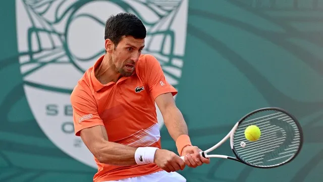 Djokovic thắng trận đầu tiên sau 2 tháng - Medvedev bị cấm tranh tài tại Wimbledon