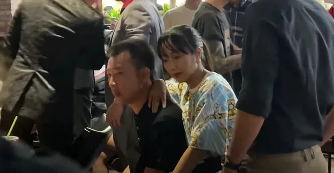 SỐC: Ốc Thanh Vân bị kẻ gian móc túi lấy chiếc điện thoại xịn khi tham gia sự kiện của vợ chồng Thu 4