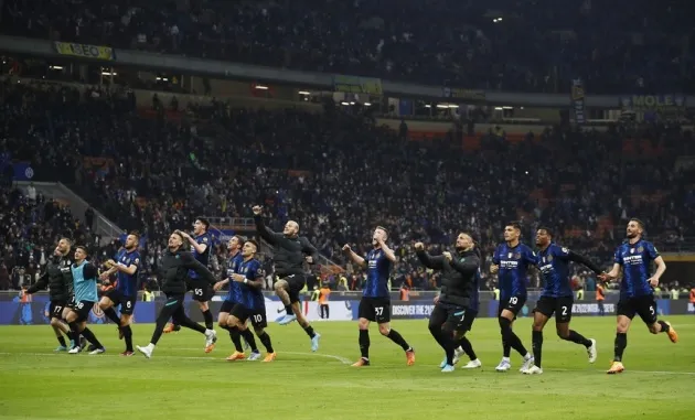 Đề bẹp Roma, Inter trở lại ngôi đầu Serie A - Mourinho khen ngợi Inter