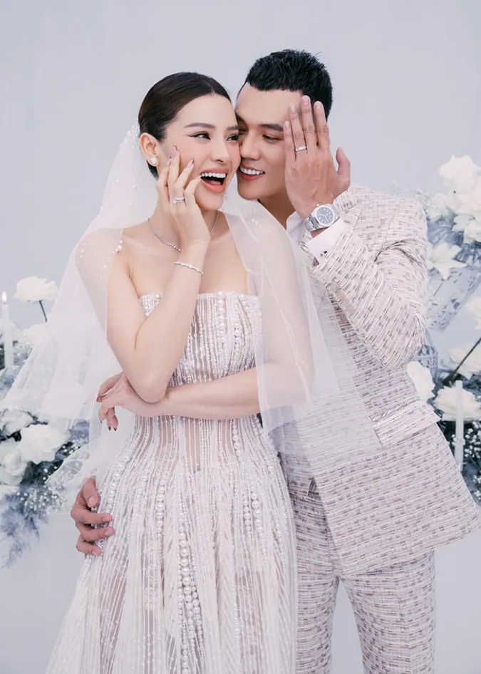 Đám cưới Phương Trinh Jolie và Lý Bình: Không gian ngập tràn hoa tươi, chú rể chính thức lộ diện 16