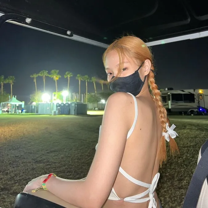 Jennie (BLACKPINK) dù không trình diễn vẫn gây bão tại Coachella nhờ loạt ảnh sexy hết nấc 9