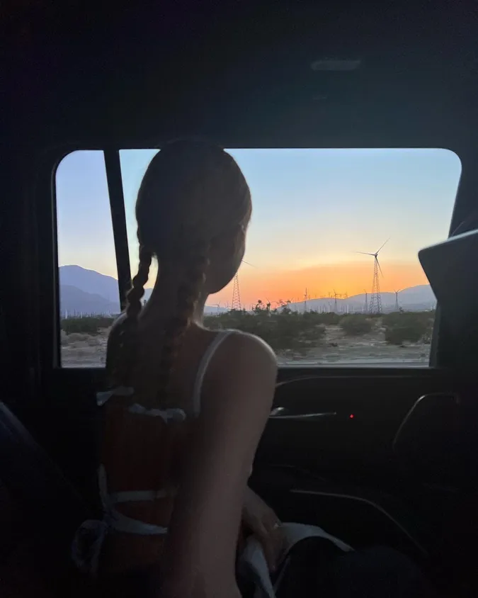 Jennie (BLACKPINK) dù không trình diễn vẫn gây bão tại Coachella nhờ loạt ảnh sexy hết nấc 11