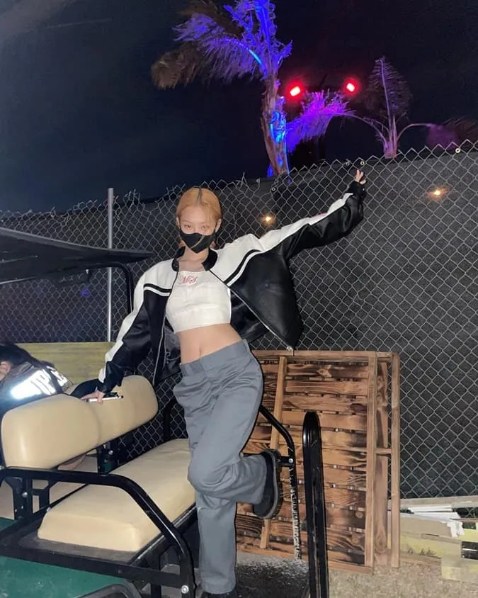 Jennie (BLACKPINK) dù không trình diễn vẫn gây bão tại Coachella nhờ loạt ảnh sexy hết nấc 16