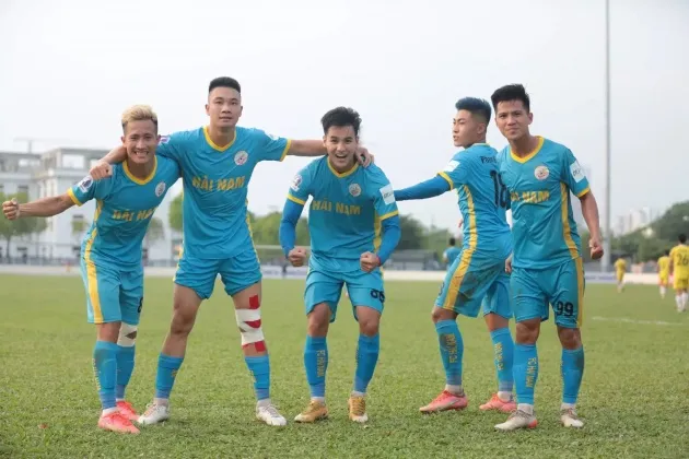 HLV Park triệu tập gấp tiền vệ Hai Long - Quang Hải ra mắt hợp đồng mới