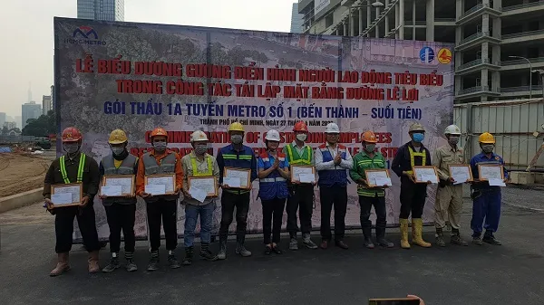 Biểu dương các kỹ sư, công nhân tiêu biểu trong công tác tái lập mặt bằng đường Lê Lợi, tuyến metro 1