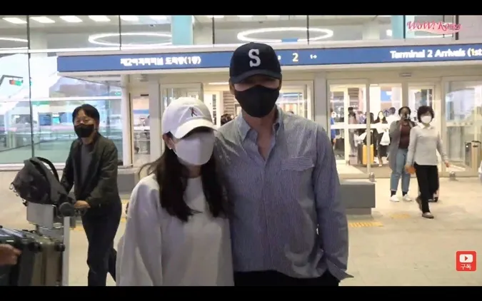 Vợ chồng Hyun Bin và Son Ye Jin tình tứ ở sân bay sau khi hưởng tuần trăng mật trở về 2
