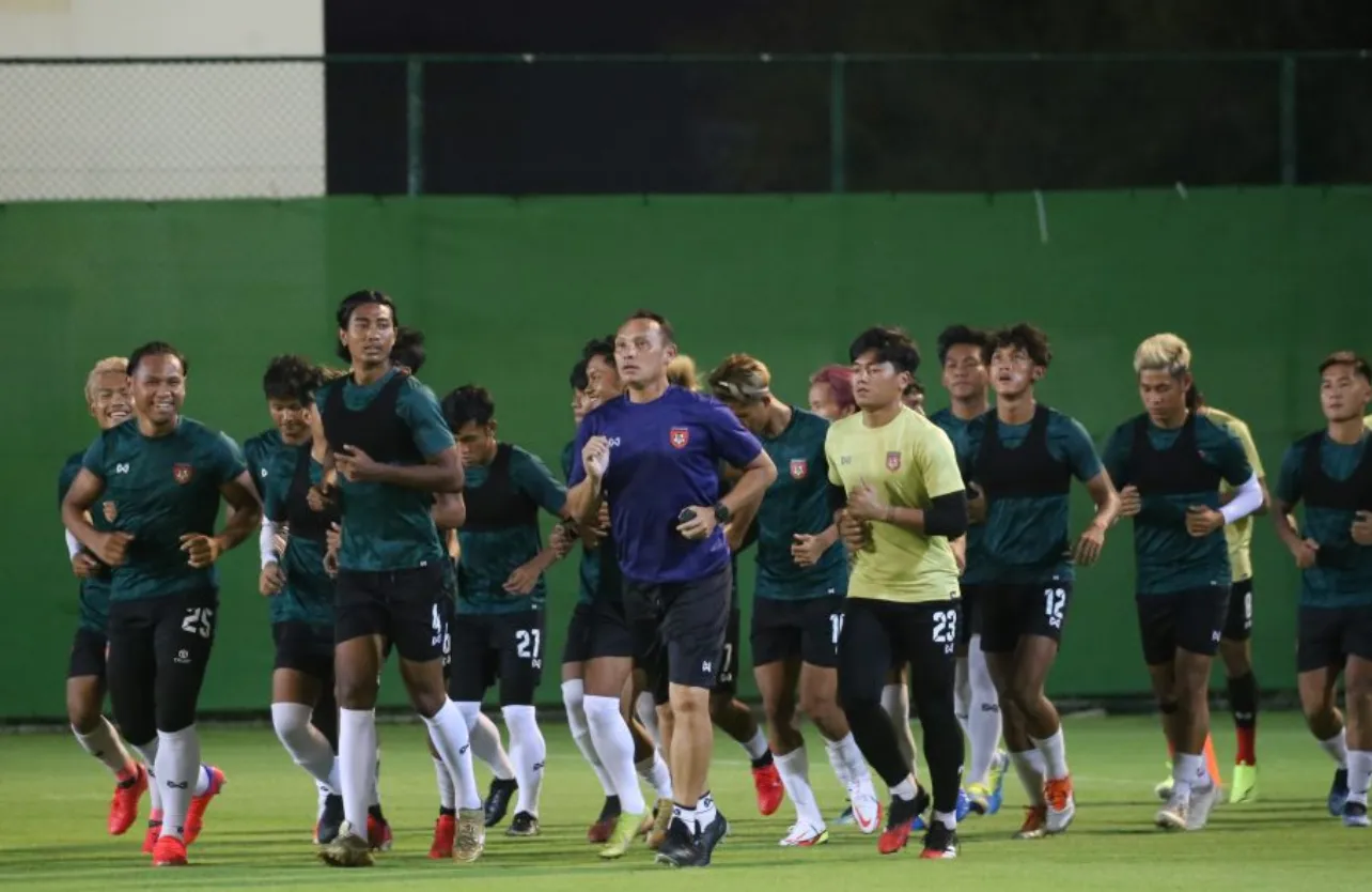 U23 Việt Nam phá kỷ lục quân số với 42 cầu thủ - Kawin làm đội trưởng U23 Thái Lan