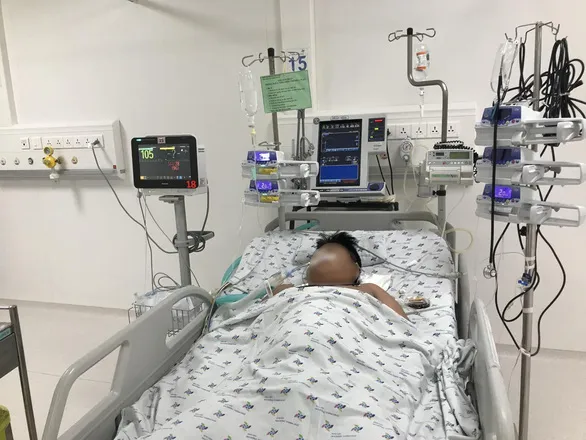 Bệnh nhi bị sốc sốt xuất huyết nặng được điều trị tại bệnh viện trên địa bàn TPHCM - Ảnh: Bệnh viện cung cấp