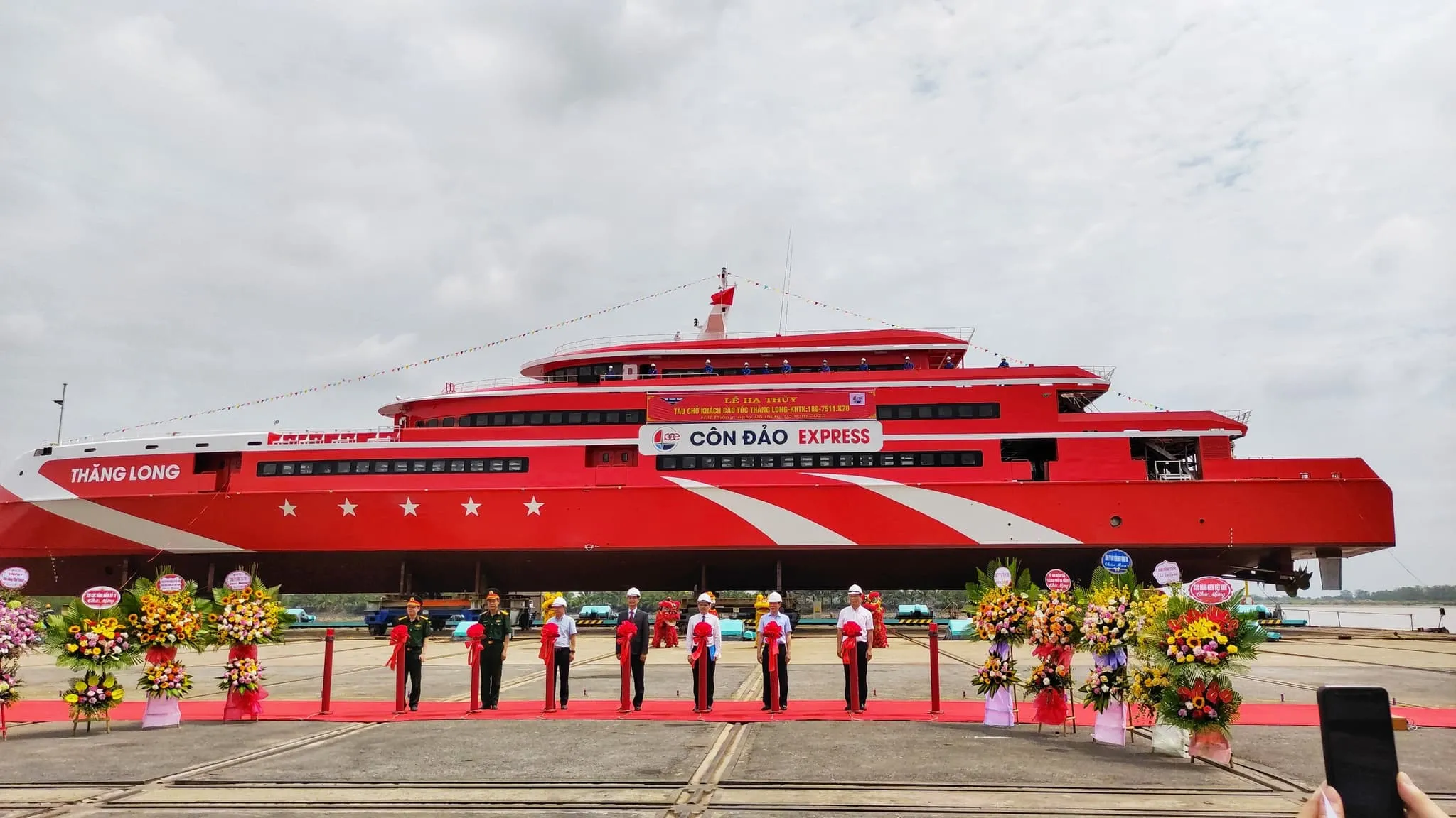 Hạ thủy tàu cao tốc chở hơn 1.000 khách đi Côn Đảo