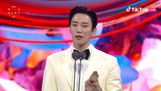 Lễ trao giải Baeksang: Kim Tae Ri, Lee Jun Ho thắng lớn, Squid Game lại gây tranh cãi 14