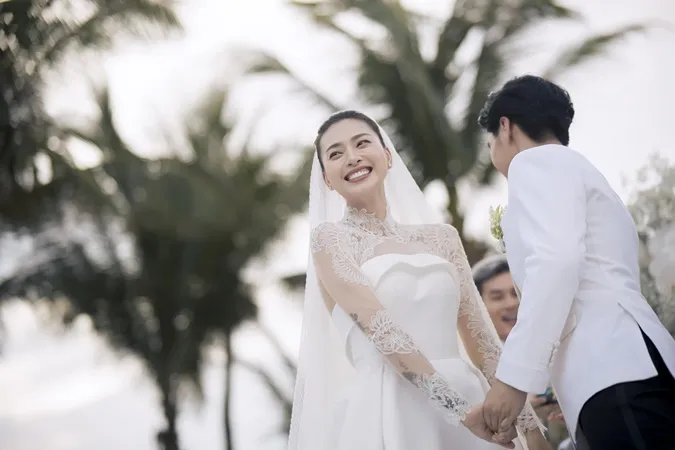 Đám cưới Ngô Thanh Vân và Huy Trần: Cô dâu xinh ngất ngây, tiết lộ đã sẵn sàng làm mẹ 9