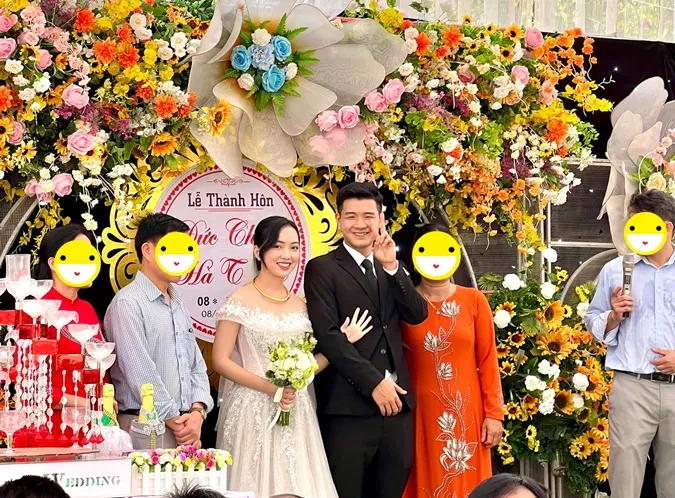 Đám cưới Hà Đức Chinh và vợ hot girl tại quê nhà: Tiệc linh đình, cô dâu chú rể 'khóa môi' cực tình 3