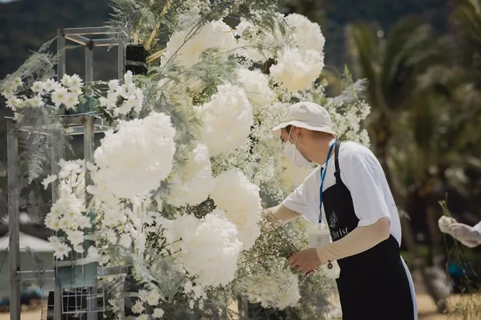 Lễ đường đám cưới Ngô Thanh Vân – Huy Trần được trang trí bằng loài hoa đặc biệt, ý nghĩa bất ngờ 5