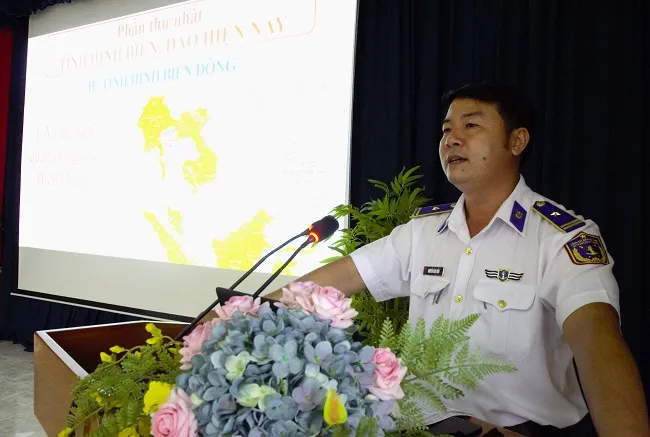 Bộ Tư lệnh Vùng Cảnh sát biển 3 tiếp tục tuyên truyền biển đảo và Luật Cảnh sát biển Việt Nam 1