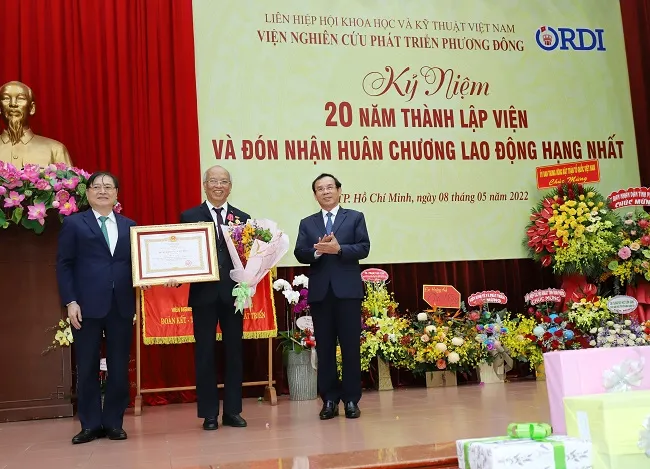 Viện nghiên cứu phát triển Phương Đông đón nhận huân chương cao quý của Nhà nước 1