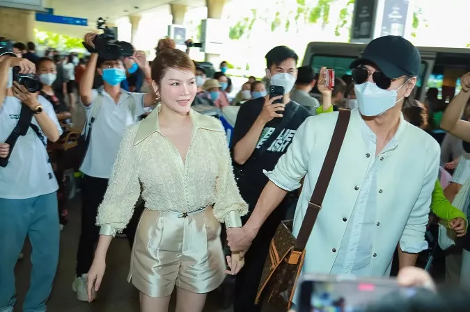Lý Nhã Kỳ ra sân bay đón “chồng” tài tử Han Jae Suk về thăm Việt Nam 4