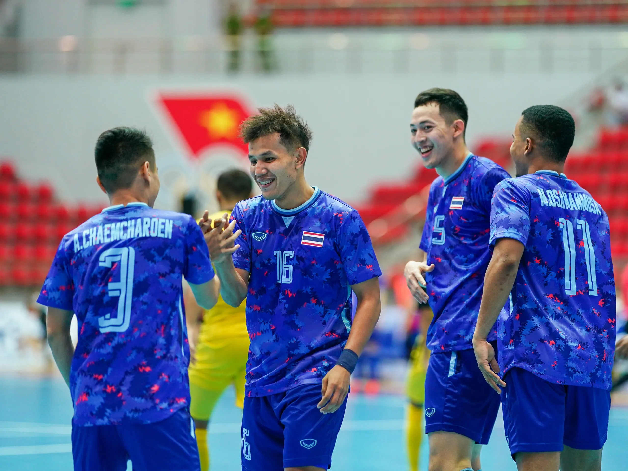 ĐT futsal Việt Nam hòa Indonesia trận ra quân - Thái Lan thắng đậm Malaysia