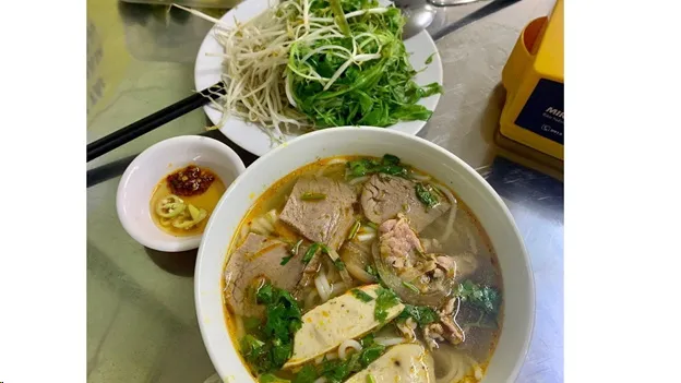 10 món ăn Huế nằm giữa lòng Sài Gòn mà bạn không nên bỏ qua 1