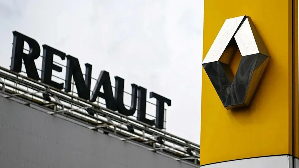 Tập đoàn ô tô Renault của Pháp rút khỏi thị trường Nga