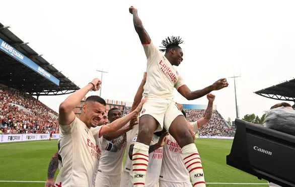 AC Milan vô địch Series A sau 11 năm