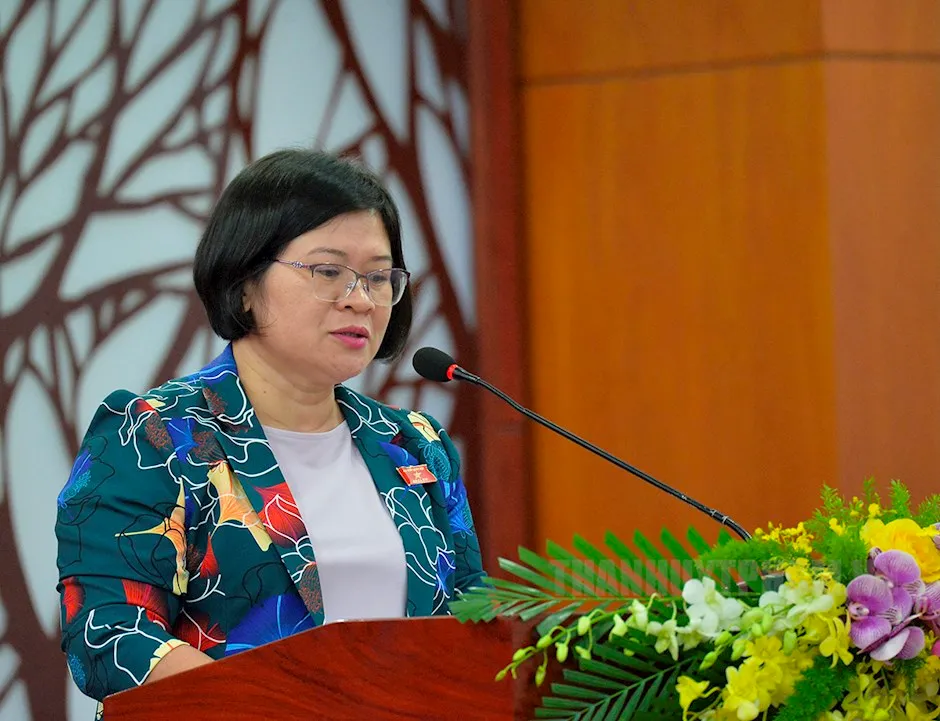  bà Văn Thị Bạch Tuyết - Phó Trưởng Đoàn đại biểu Quốc hội TPHCM 