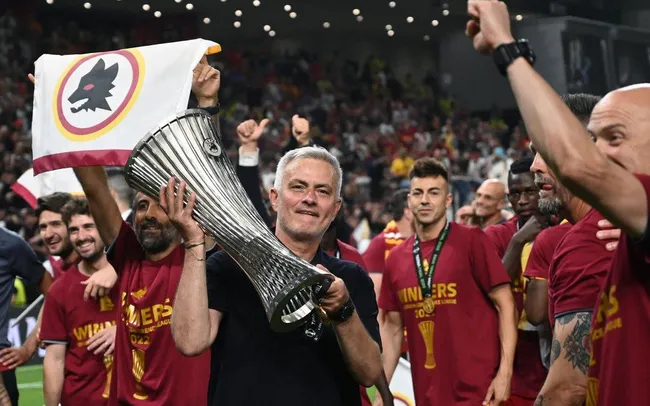Giúp Roma vô địch Conference League, HLV Mourinho đi vào lịch sử châu Âu