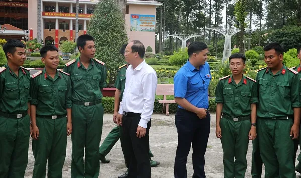 Lãnh đạo TPHCM thăm chiến sỹ mới thi hành nghĩa vụ quân sự năm 2022 1