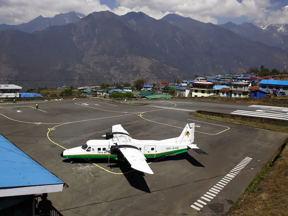 Máy bay chở 22 người rơi ở Nepal 1