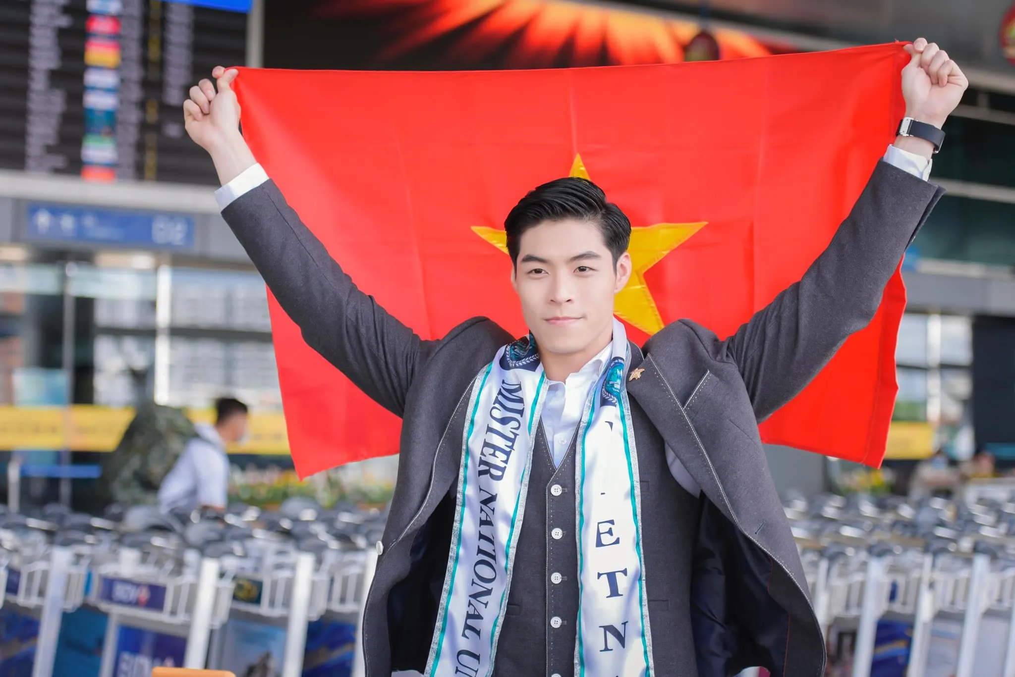 Ngô Hoàng Phi Việt đại diện Việt Nam thi Nam vương hoàn vũ 2022