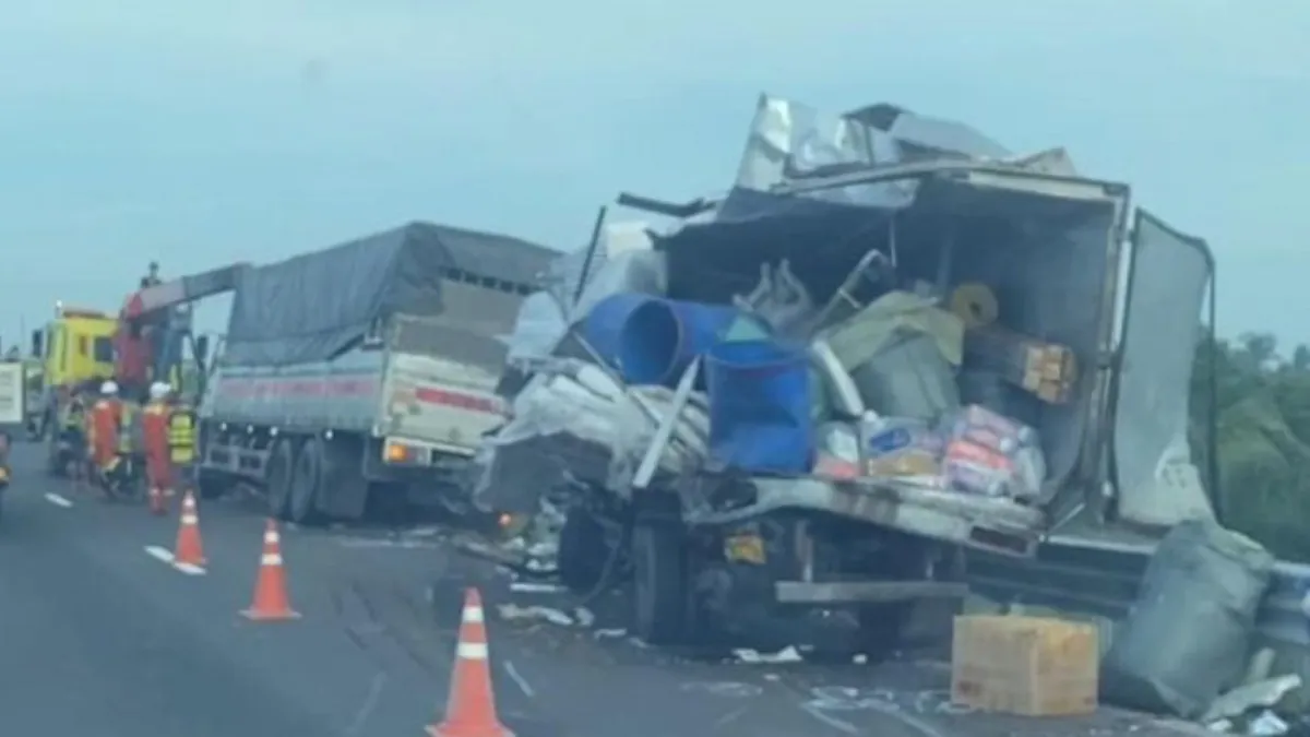 Tin tức tai nạn giao thông hôm nay 1/6/2022: Hai xe tải tông nhau trên cao tốc 