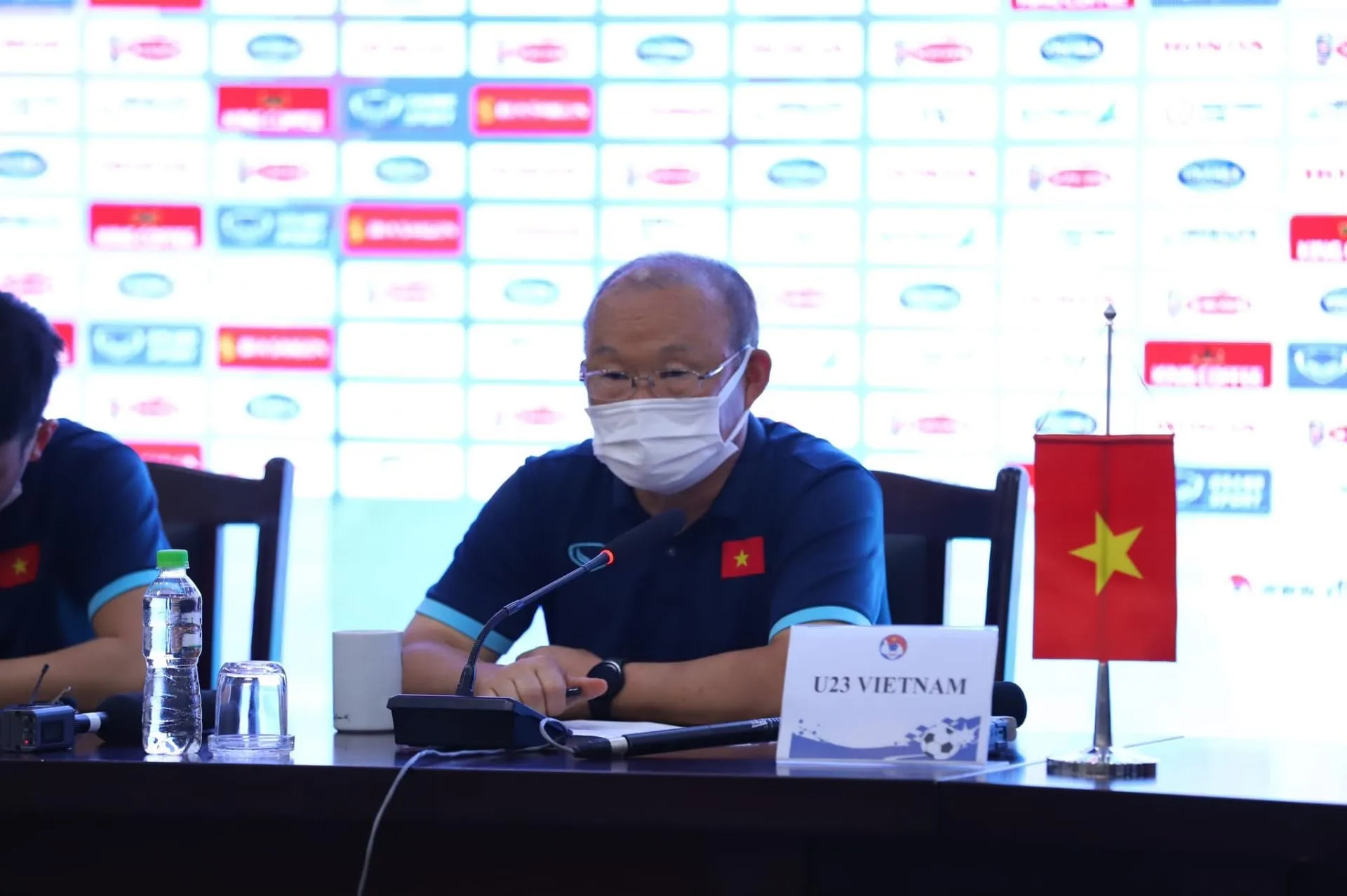 Tuấn Hải lập cú đú giúp ĐT Việt Nam hạ Afghanistan - Thầy trò HLV Park nhận quà từ FIFA
